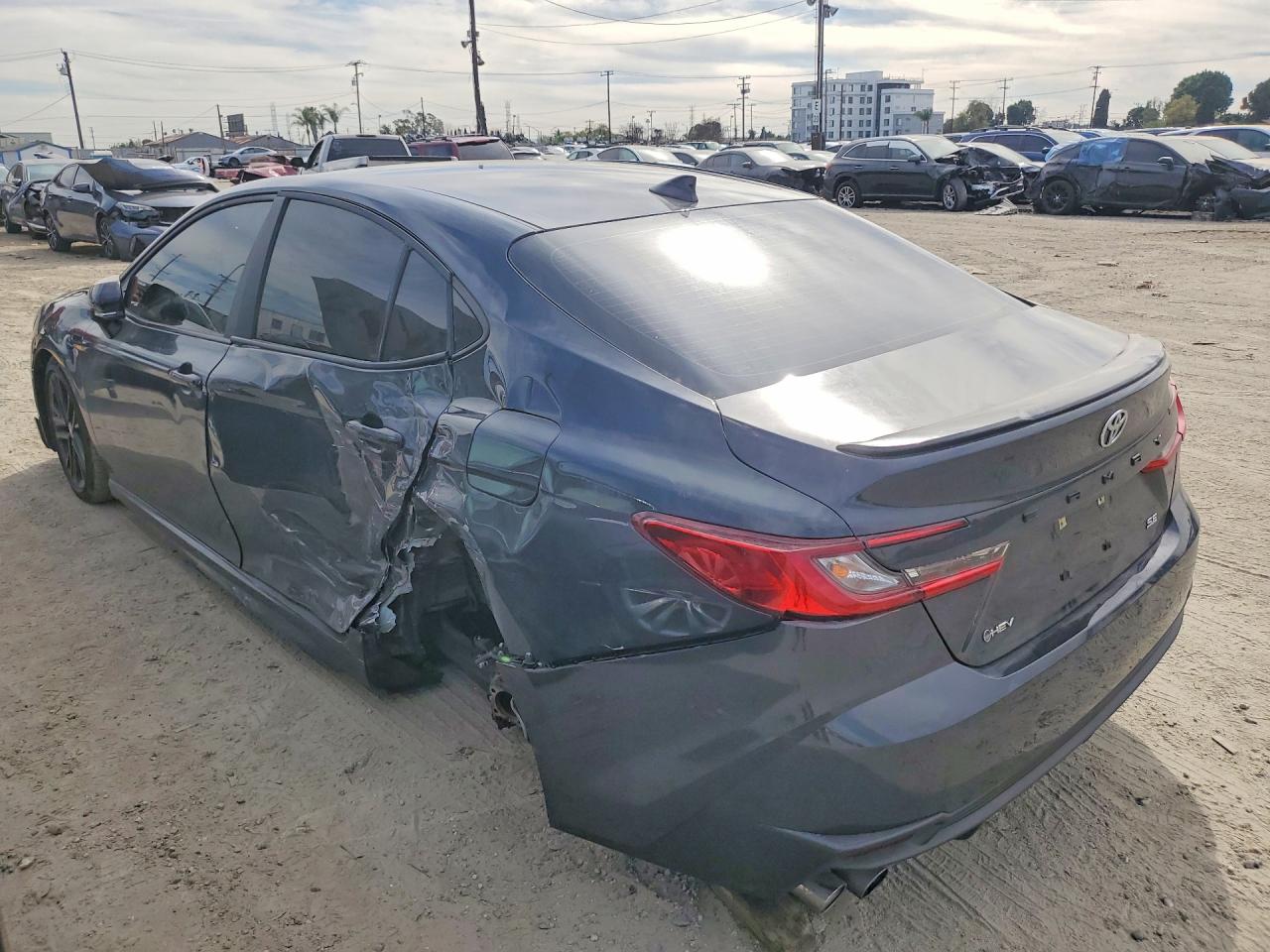 2025 TOYOTA CAMRY SE photo 3