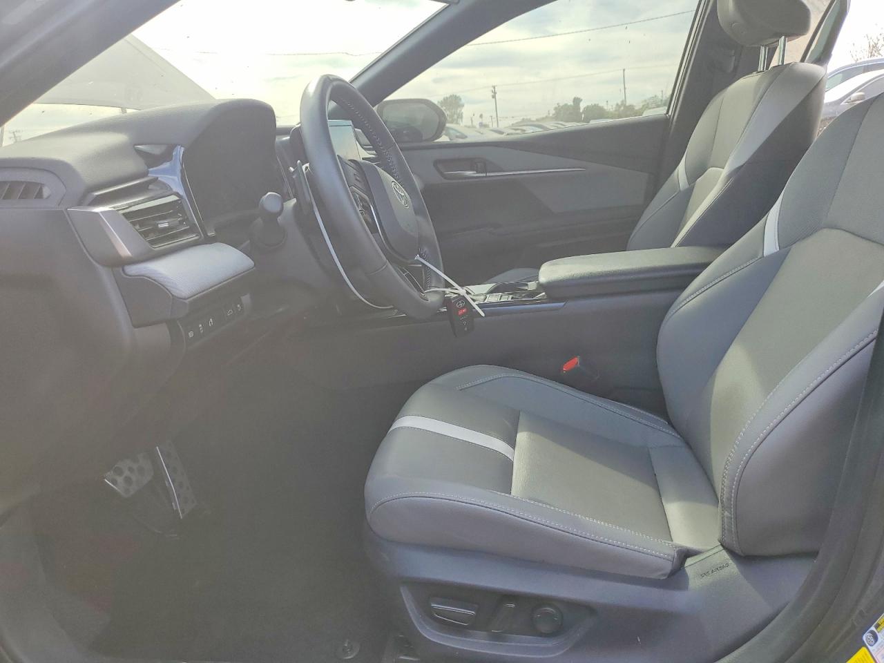 2025 TOYOTA CAMRY SE photo 13