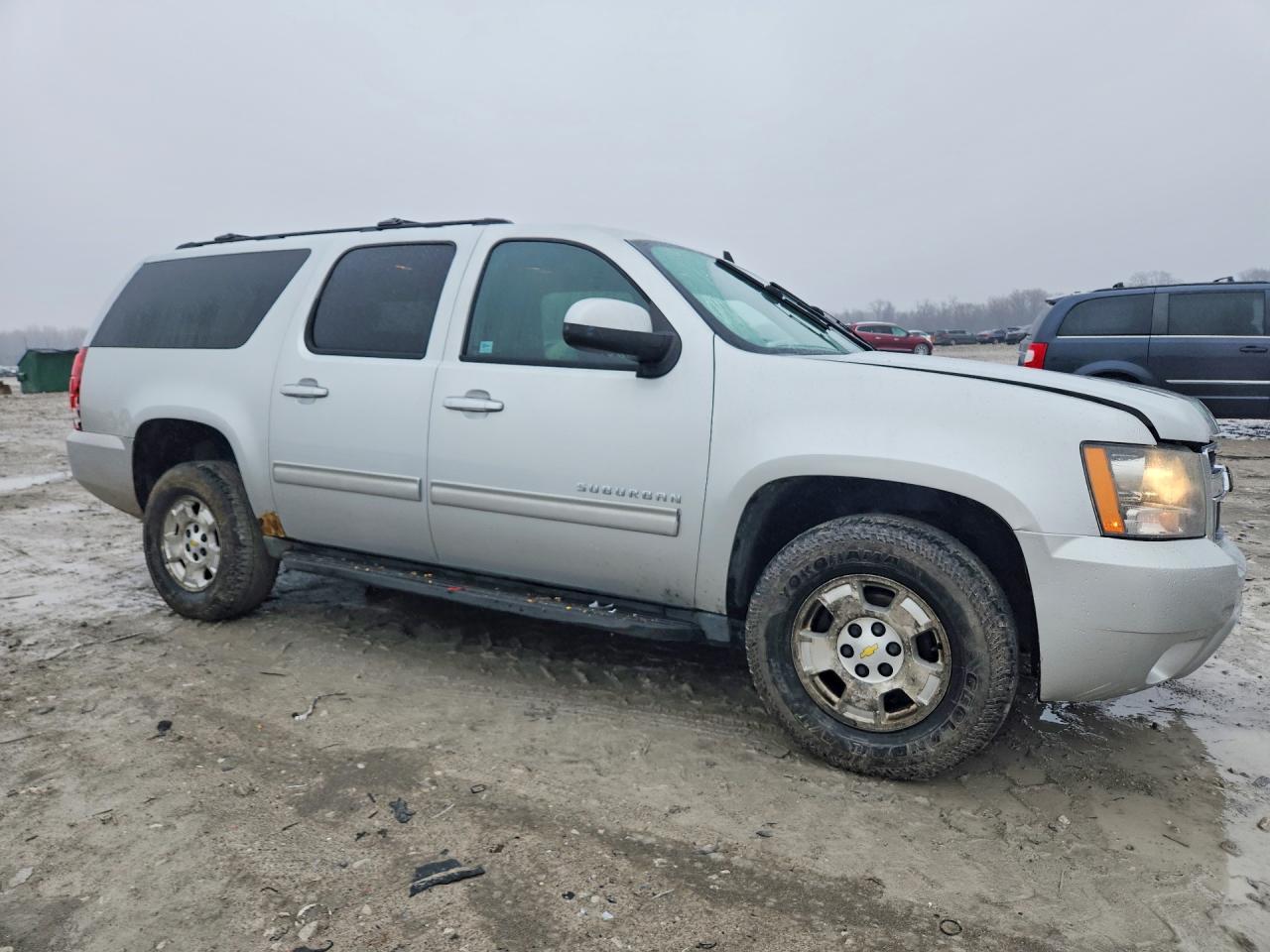 2011 CHEVROLET SUBURBAN K1500 LS photo 4