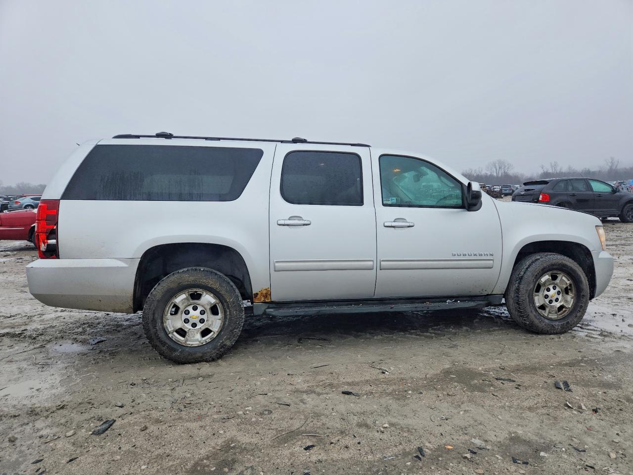 2011 CHEVROLET SUBURBAN K1500 LS photo 3