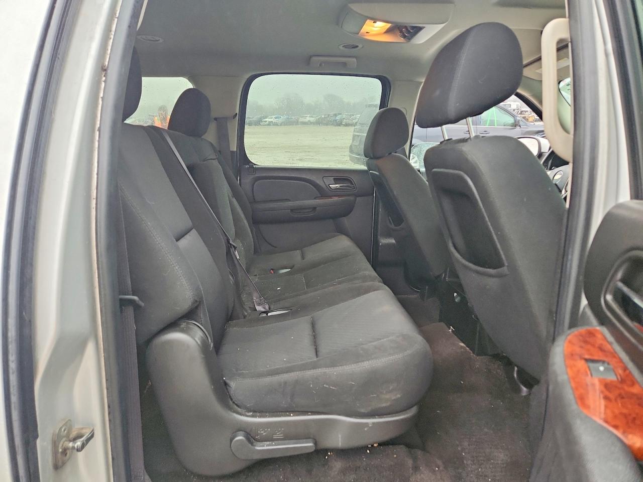 2011 CHEVROLET SUBURBAN K1500 LS photo 11