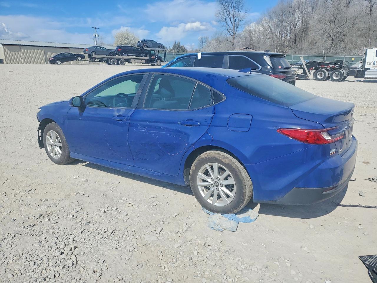 2025 TOYOTA CAMRY LE photo 4
