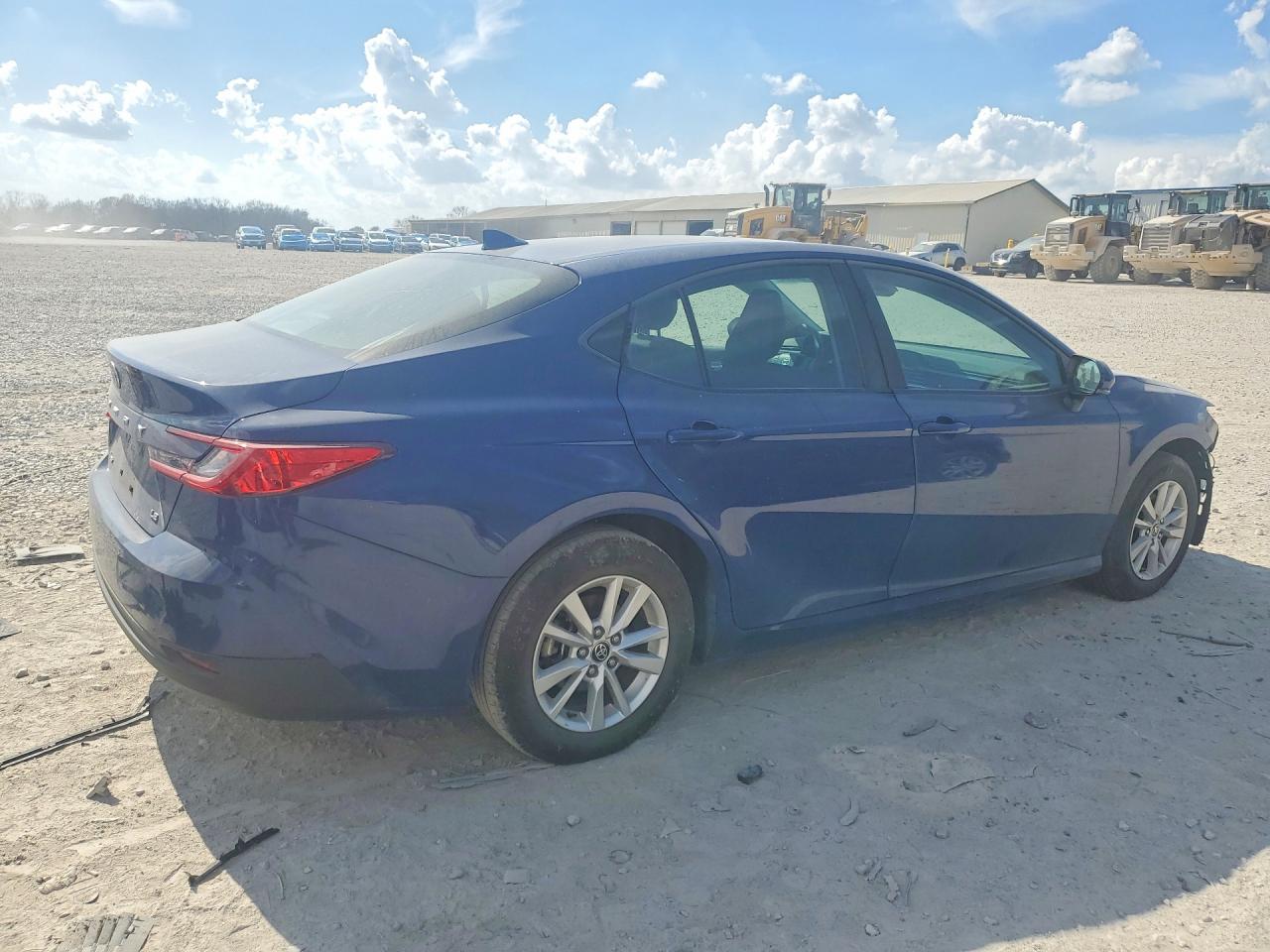 2025 TOYOTA CAMRY LE photo 7