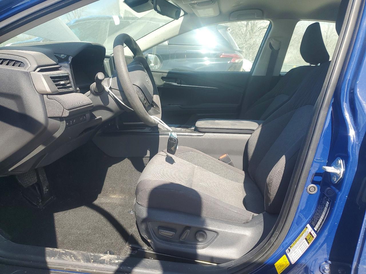 2025 TOYOTA CAMRY LE photo 19