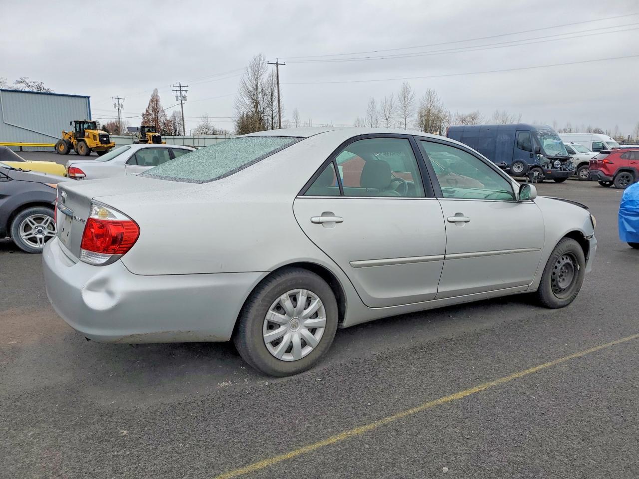 2005 TOYOTA CAMRY LE photo 3