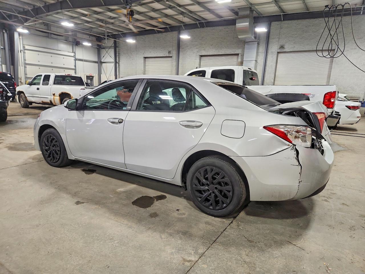 2018 TOYOTA COROLLA LE photo 3