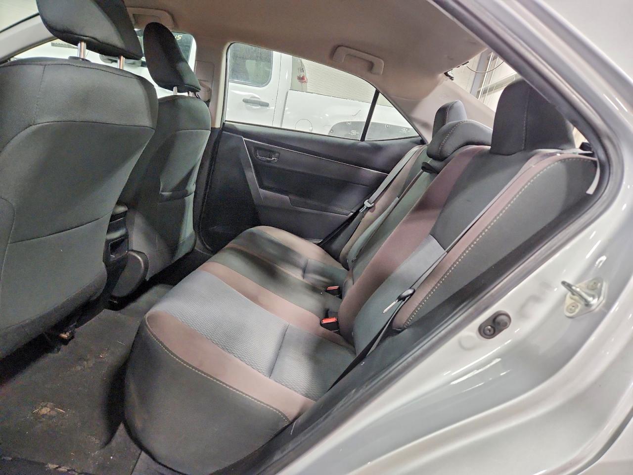 2018 TOYOTA COROLLA LE photo 19