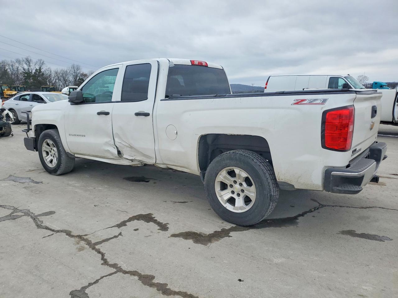 2014 CHEVROLET SILVERADO C1500 LT photo 2