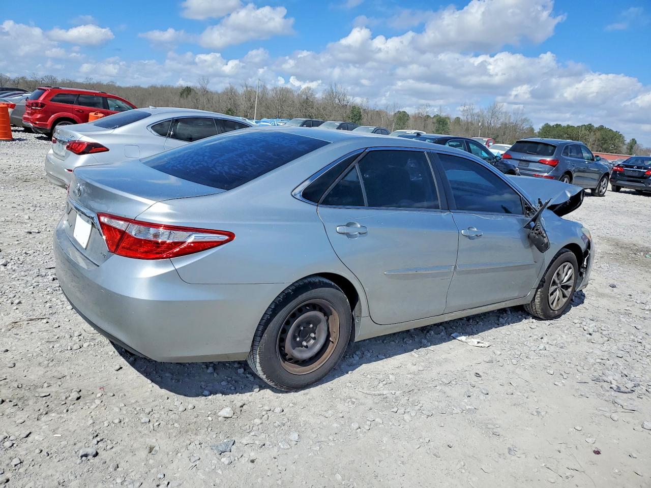 2015 TOYOTA CAMRY LE photo 5