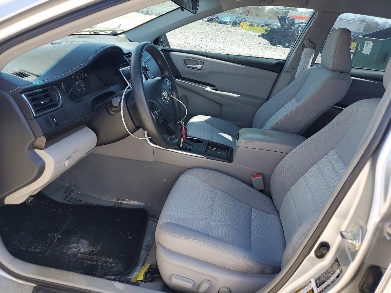 2015 TOYOTA CAMRY LE photo 13