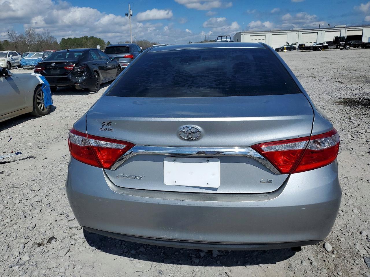 2015 TOYOTA CAMRY LE photo 11