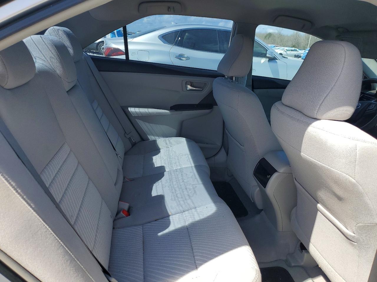 2015 TOYOTA CAMRY LE photo 19