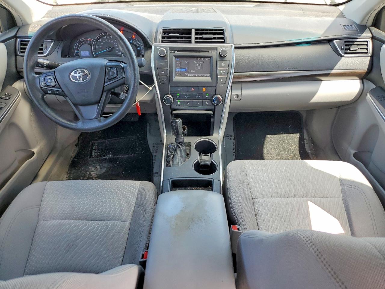 2015 TOYOTA CAMRY LE photo 15