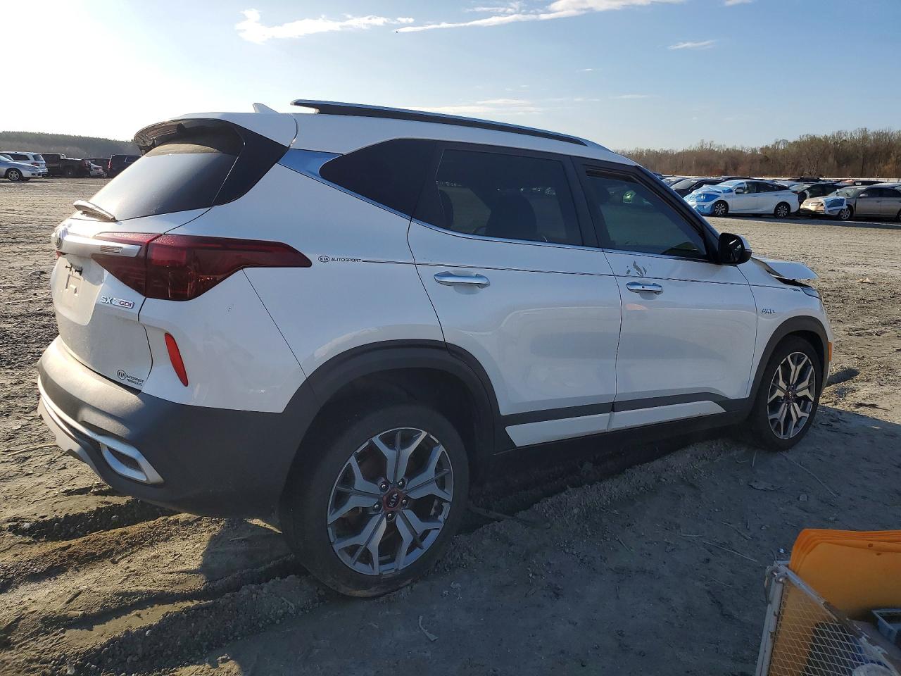 2021 KIA SELTOS SX TURBO photo 3