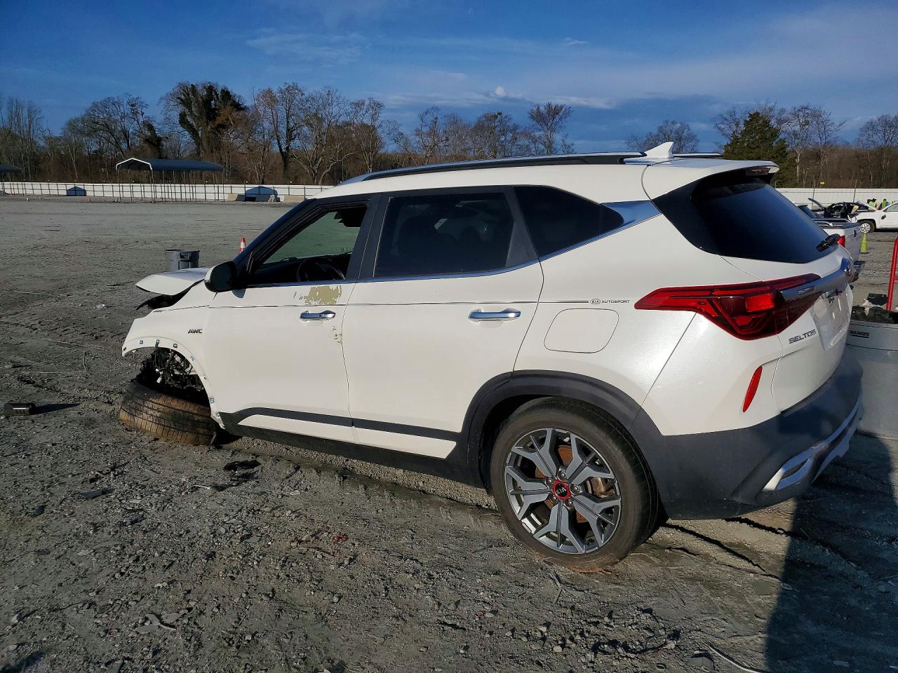 2021 KIA SELTOS SX TURBO photo 2
