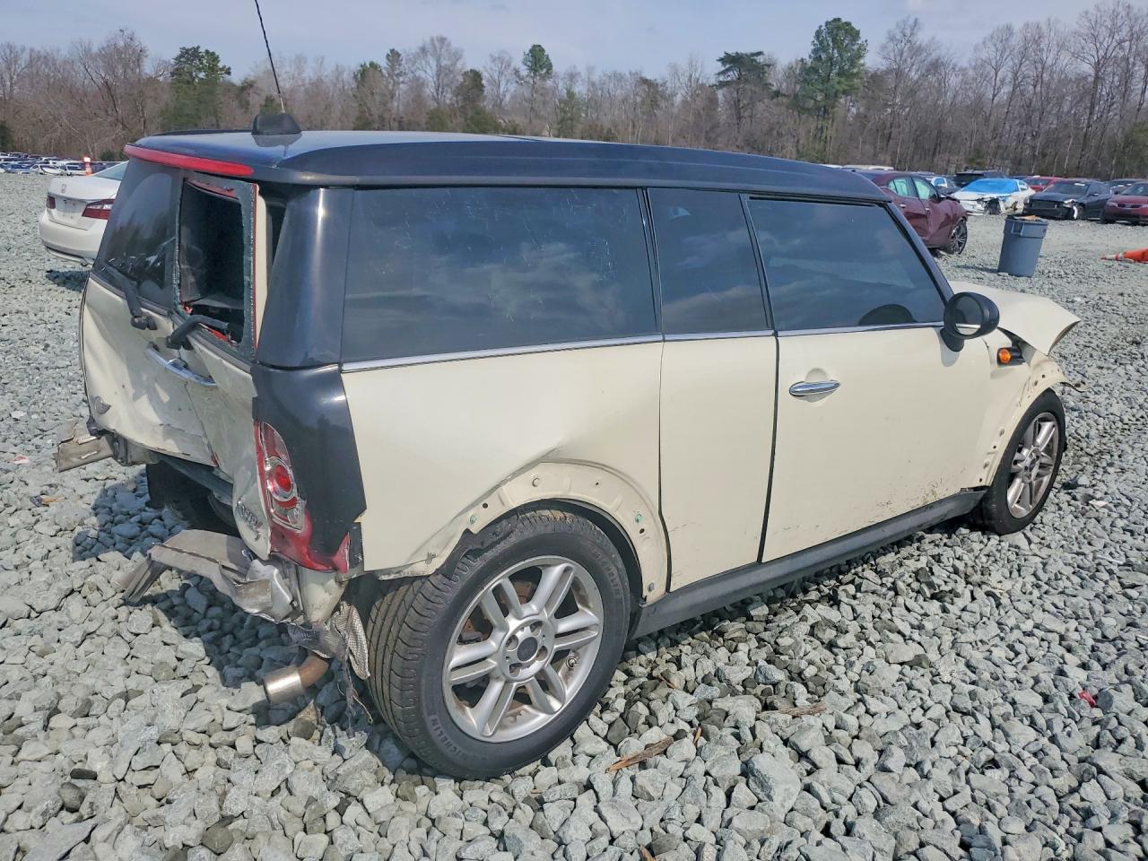 2011 MINI COOPER CLUBMAN photo 3