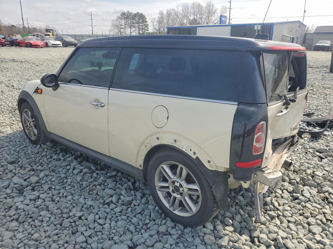 2011 MINI COOPER CLUBMAN photo 2