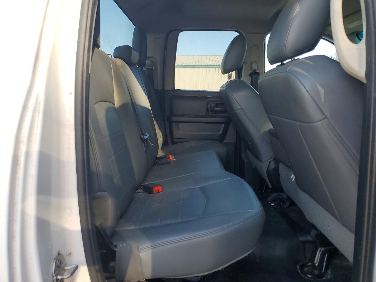 2016 RAM 1500 ST photo 10