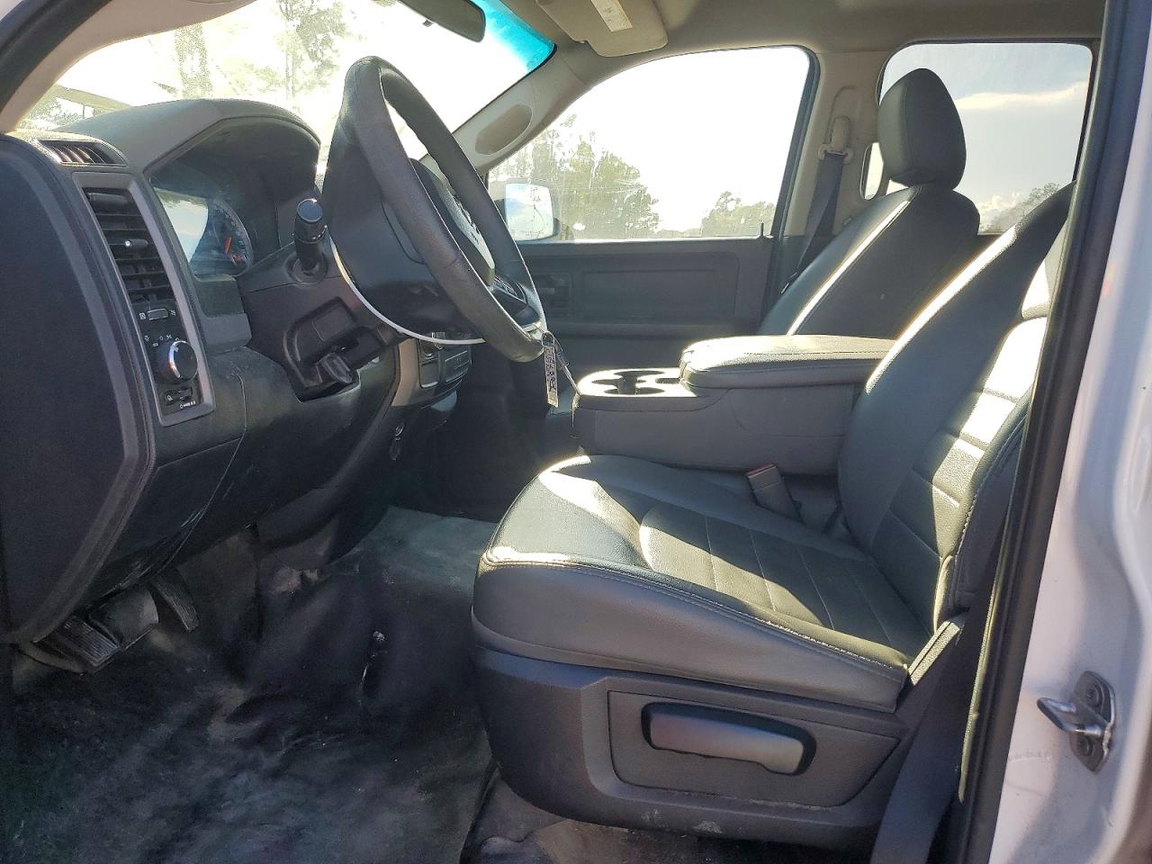2016 RAM 1500 ST photo 7