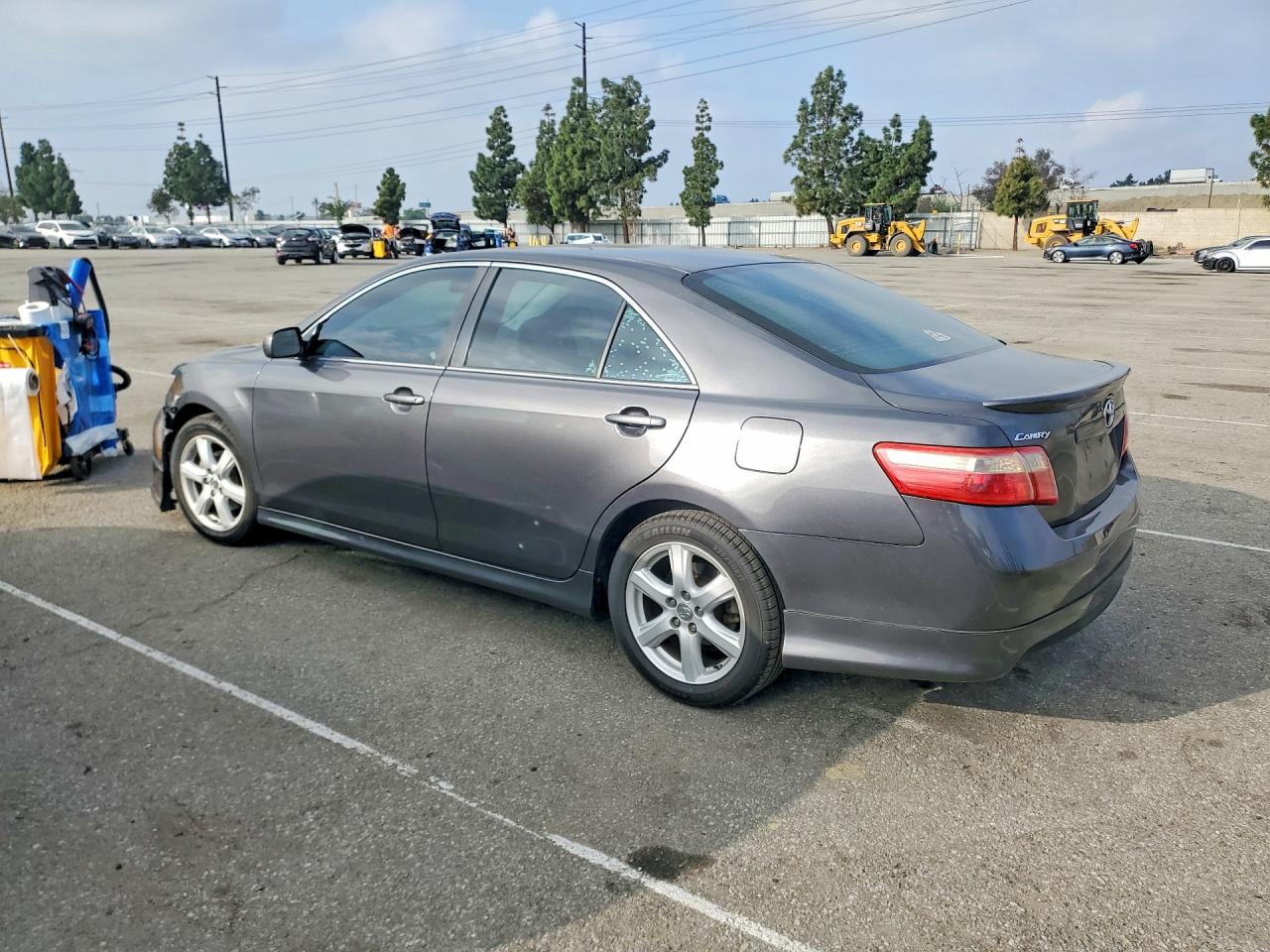 2009 TOYOTA CAMRY SE photo 2