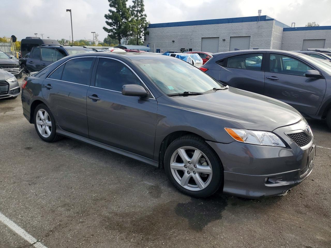 2009 TOYOTA CAMRY SE photo 4