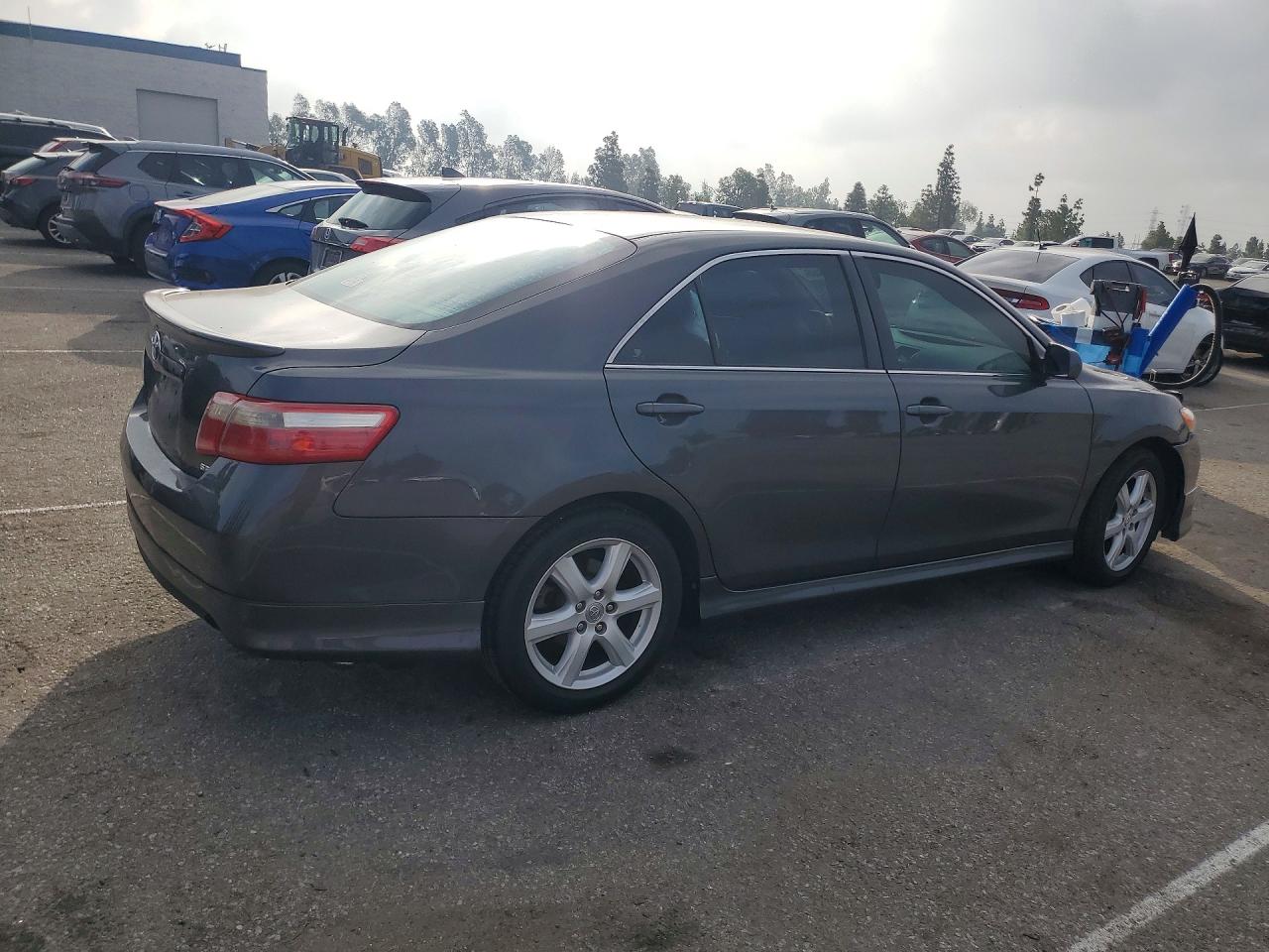 2009 TOYOTA CAMRY SE photo 3