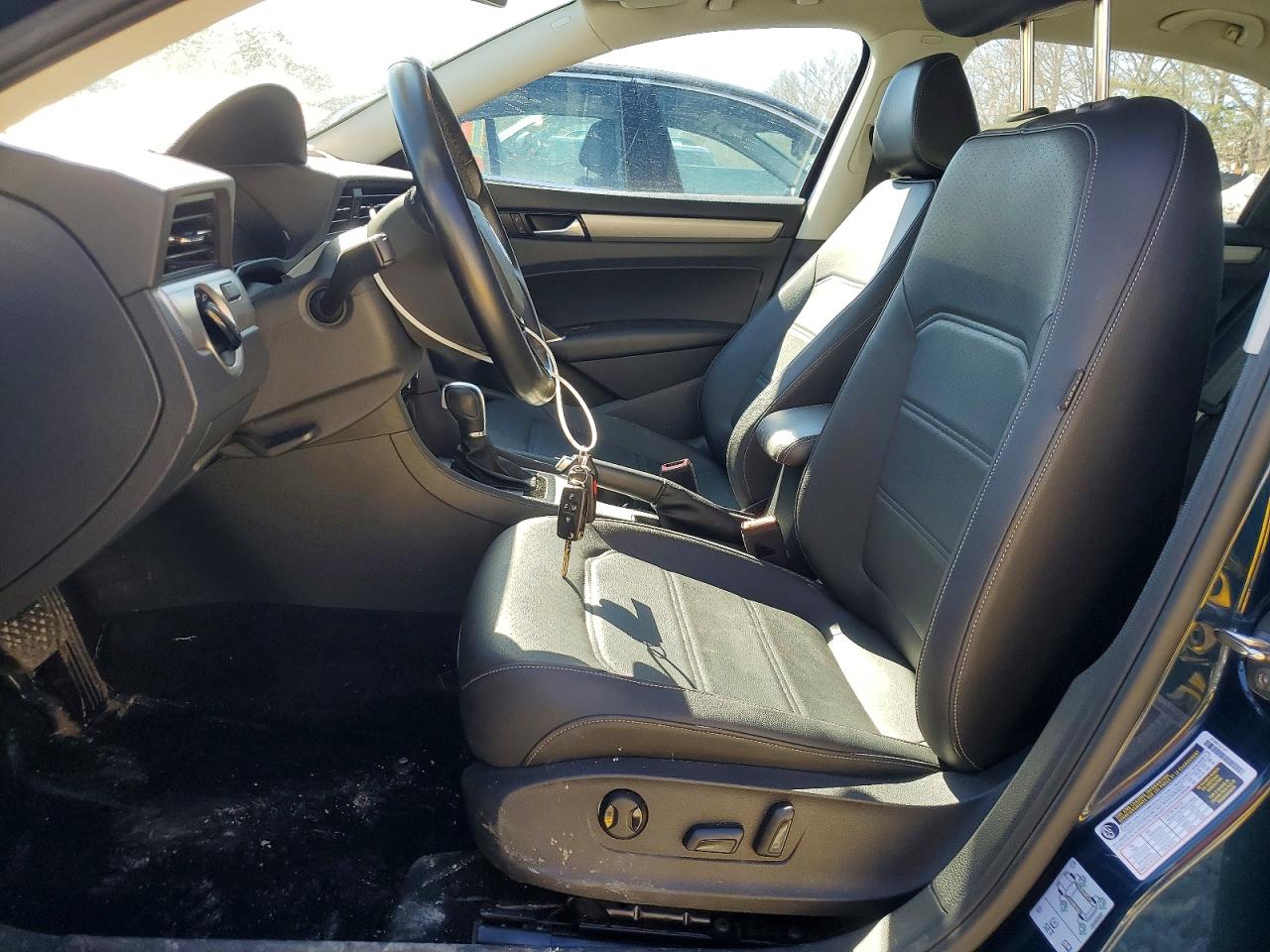 2020 VOLKSWAGEN PASSAT SE photo 13