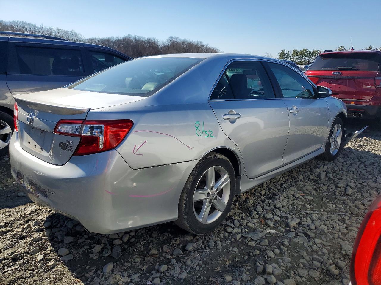 2012 TOYOTA CAMRY SE photo 3