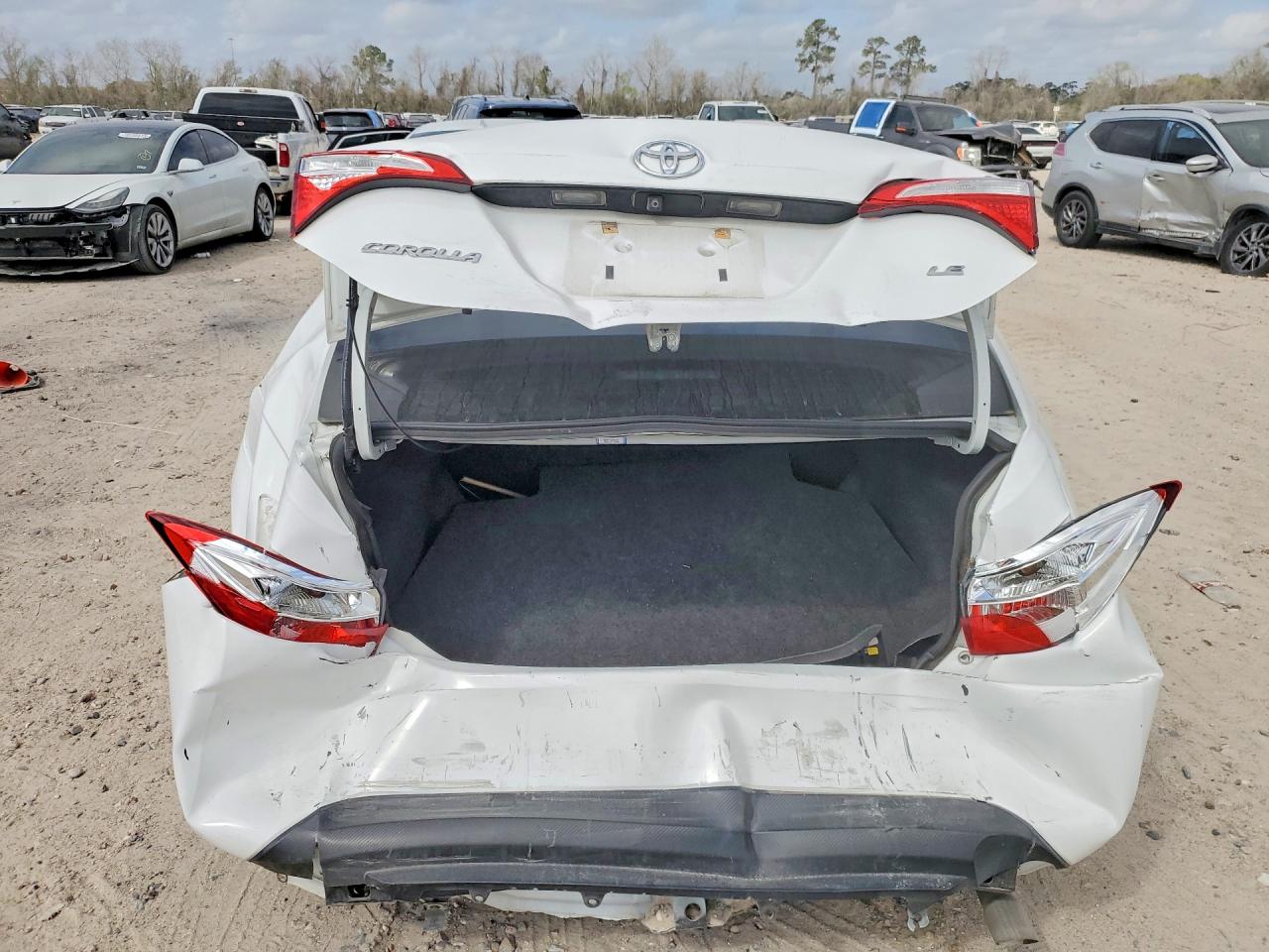 2016 TOYOTA COROLLA LE photo 6