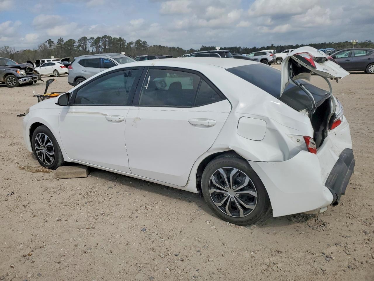 2016 TOYOTA COROLLA LE photo 2