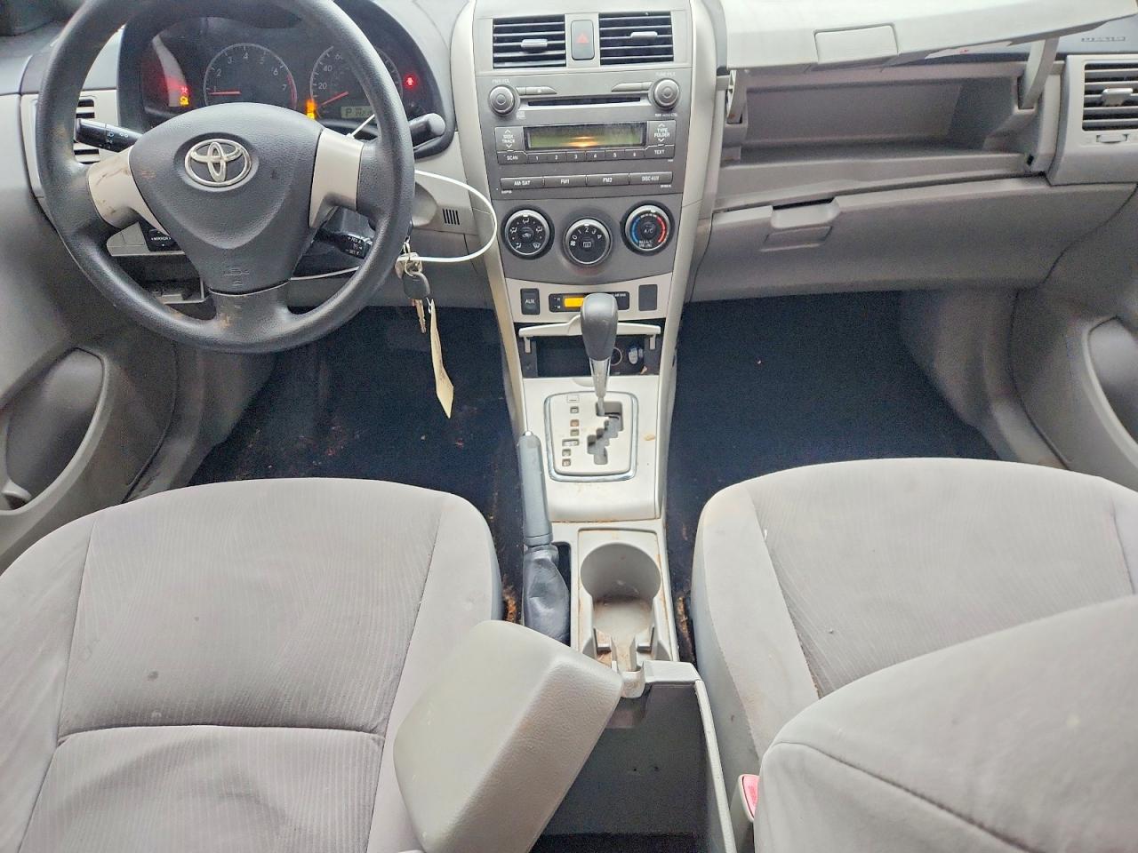2011 TOYOTA COROLLA LE photo 8