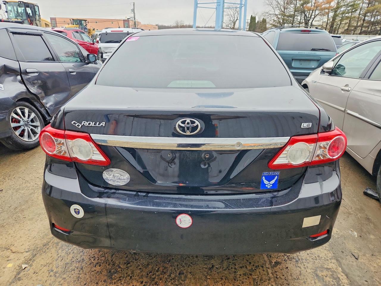 2011 TOYOTA COROLLA LE photo 6