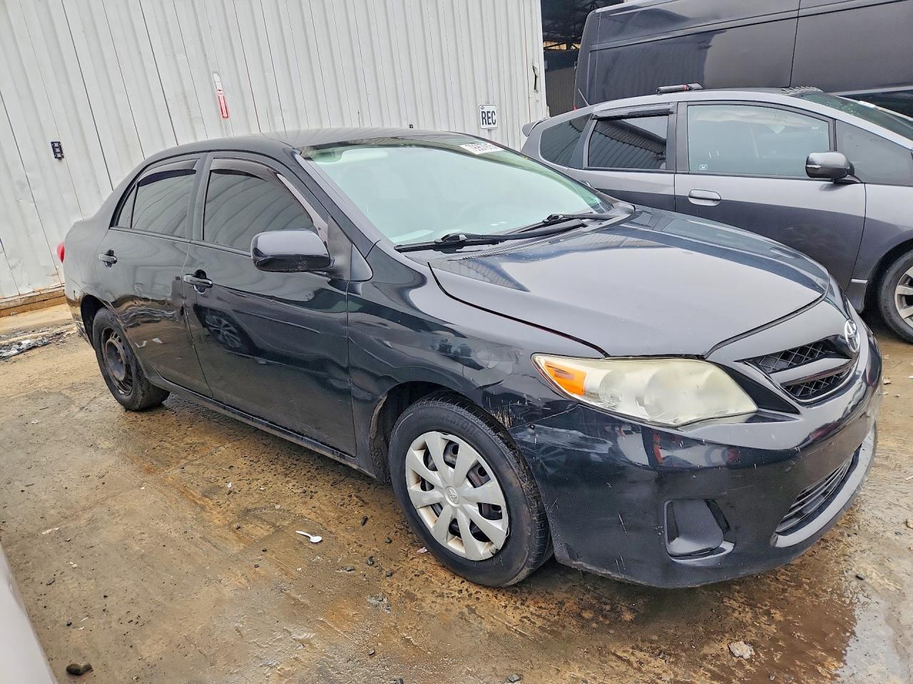 2011 TOYOTA COROLLA LE photo 4