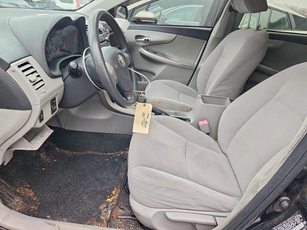 2011 TOYOTA COROLLA LE photo 7