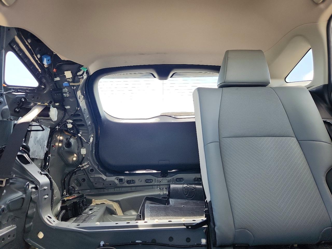 2022 TOYOTA VENZA LIMITED photo 28