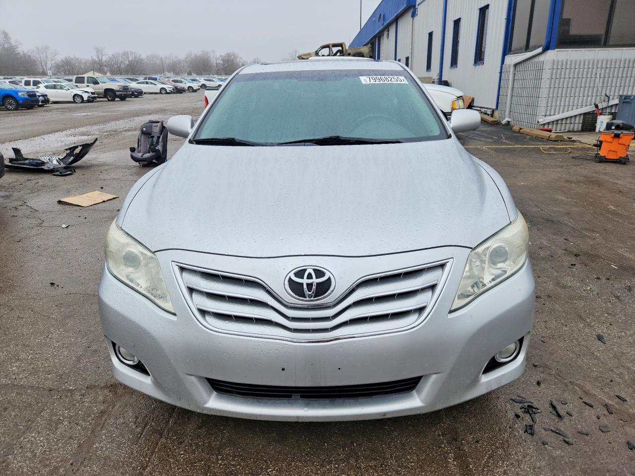 2010 TOYOTA CAMRY XLE photo 9