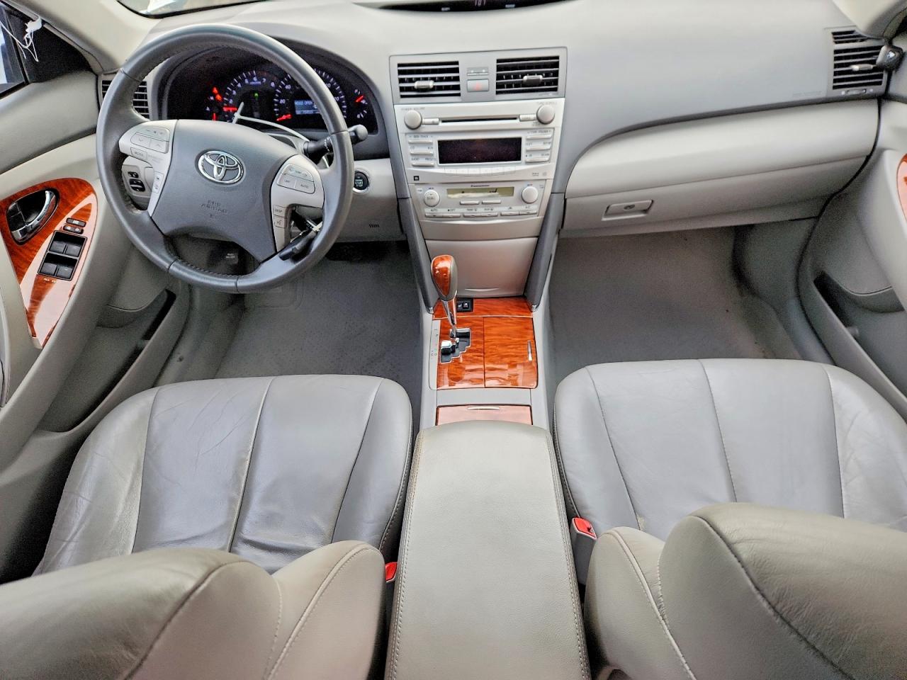 2010 TOYOTA CAMRY XLE photo 15