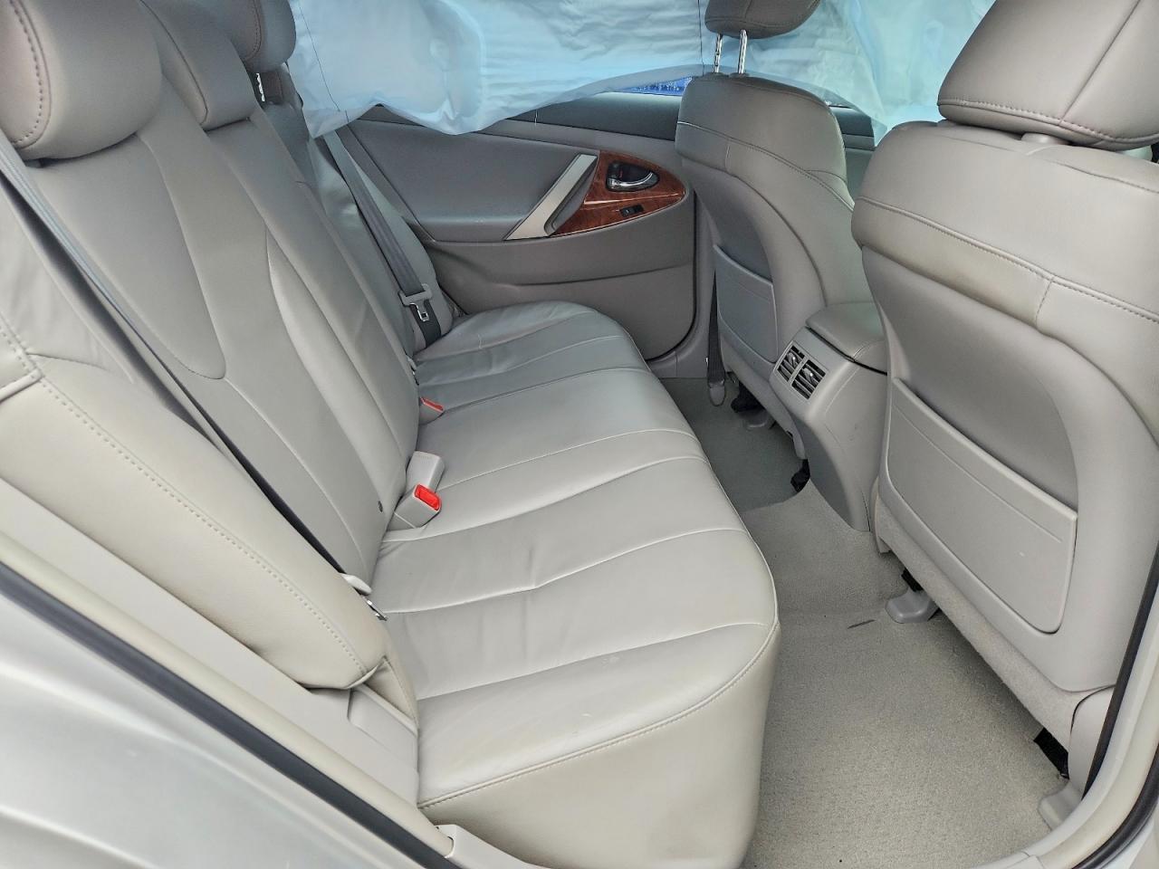 2010 TOYOTA CAMRY XLE photo 19