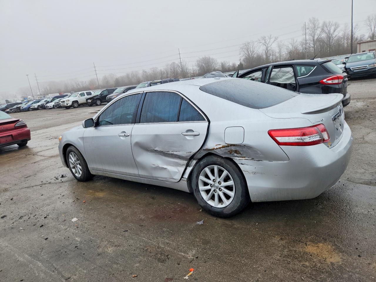 2010 TOYOTA CAMRY XLE photo 3