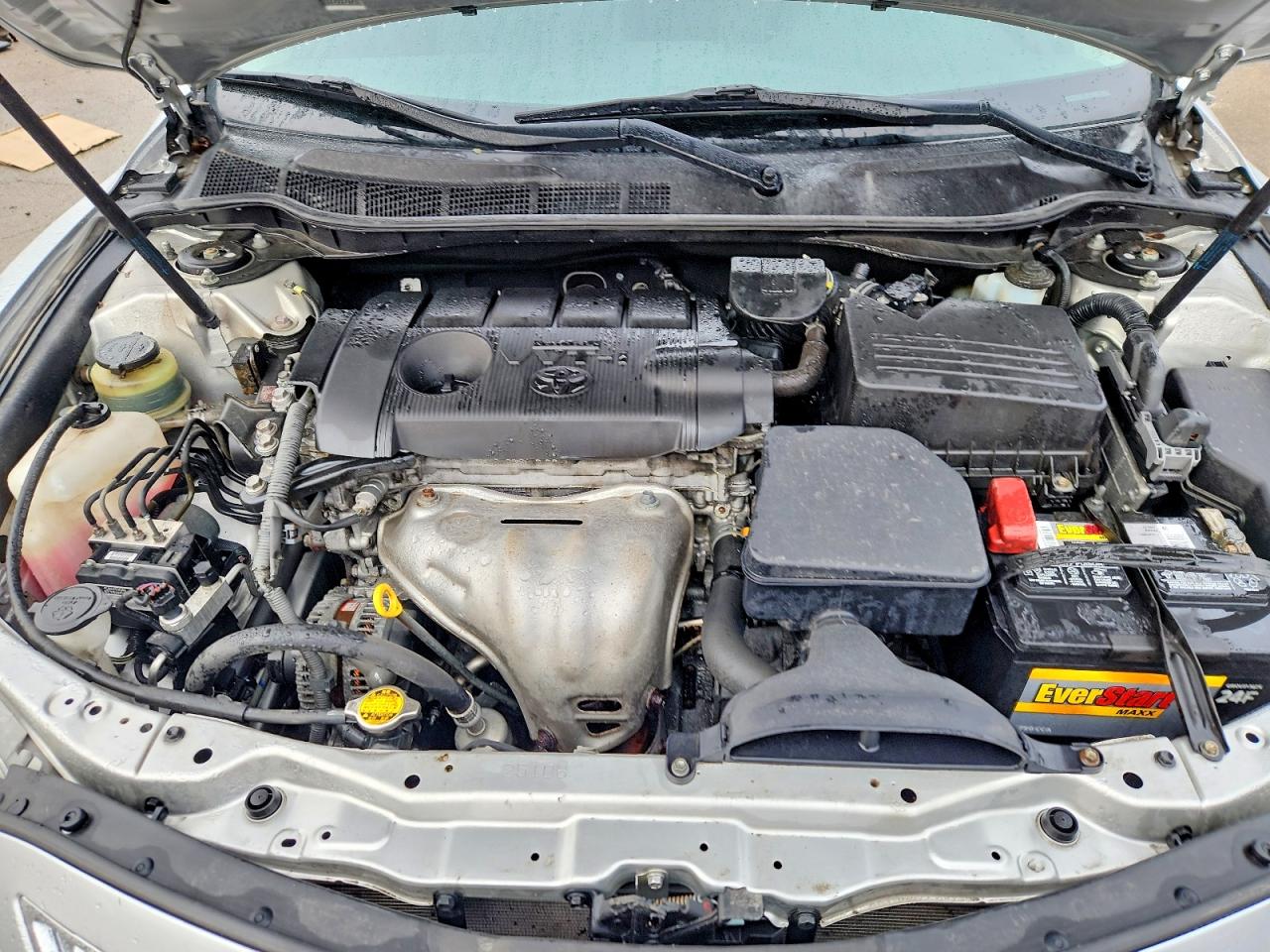 2010 TOYOTA CAMRY XLE photo 21