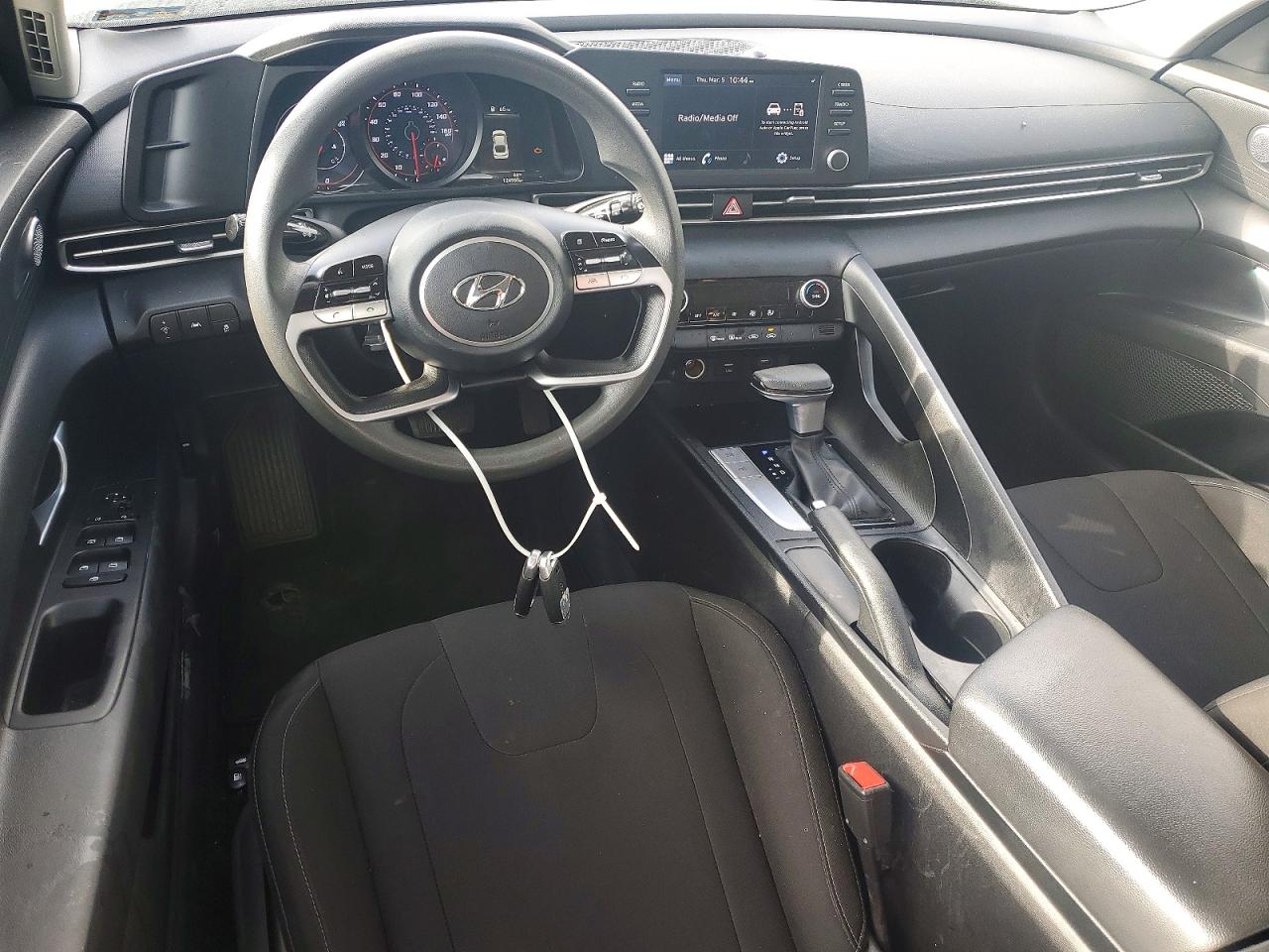 2023 HYUNDAI ELANTRA photo 8