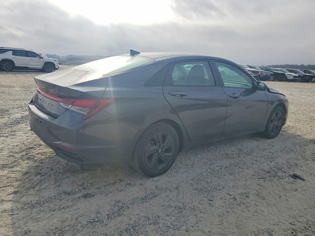 2023 HYUNDAI ELANTRA photo 3