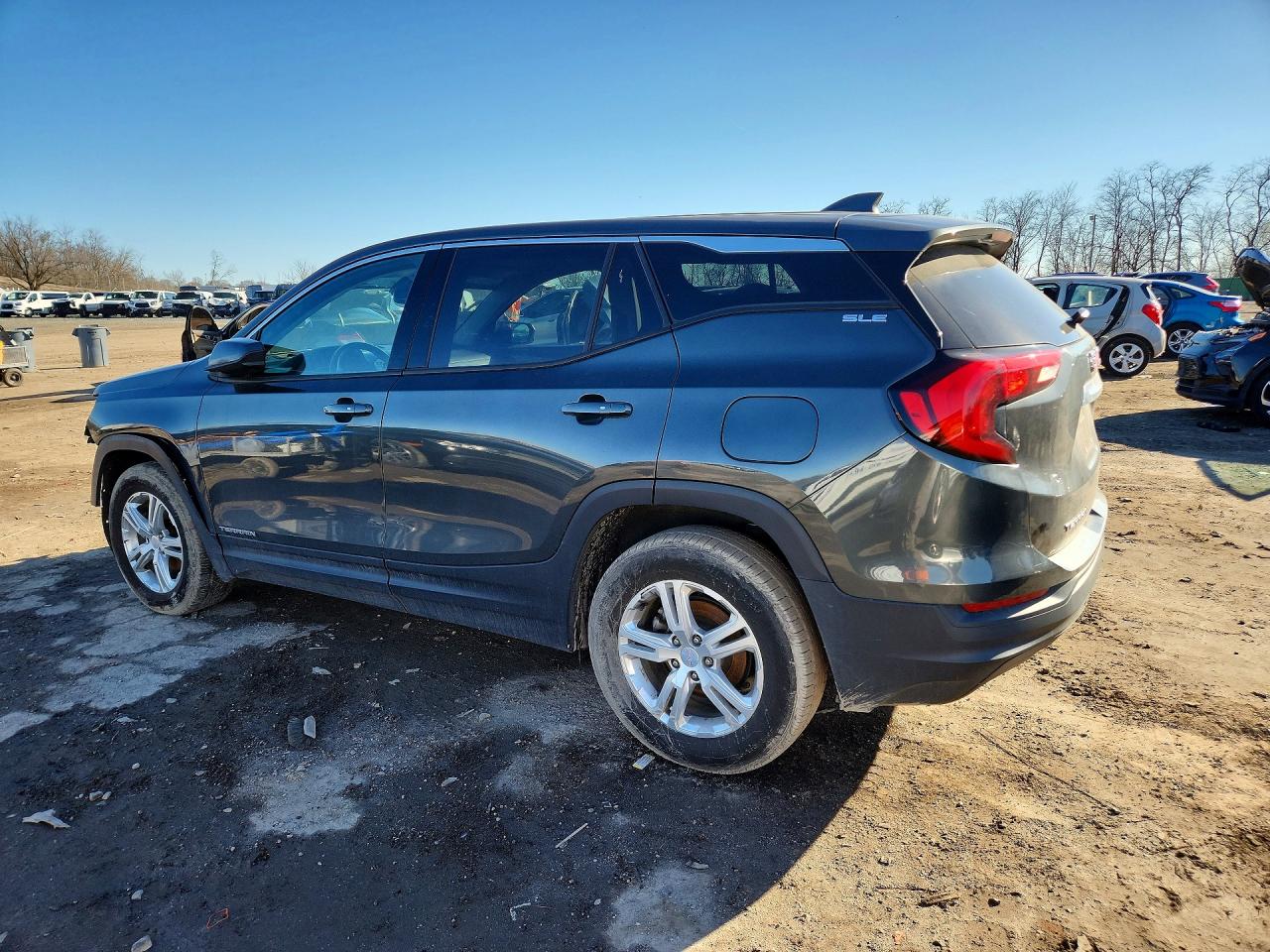 2020 GMC TERRAIN SLE photo 2