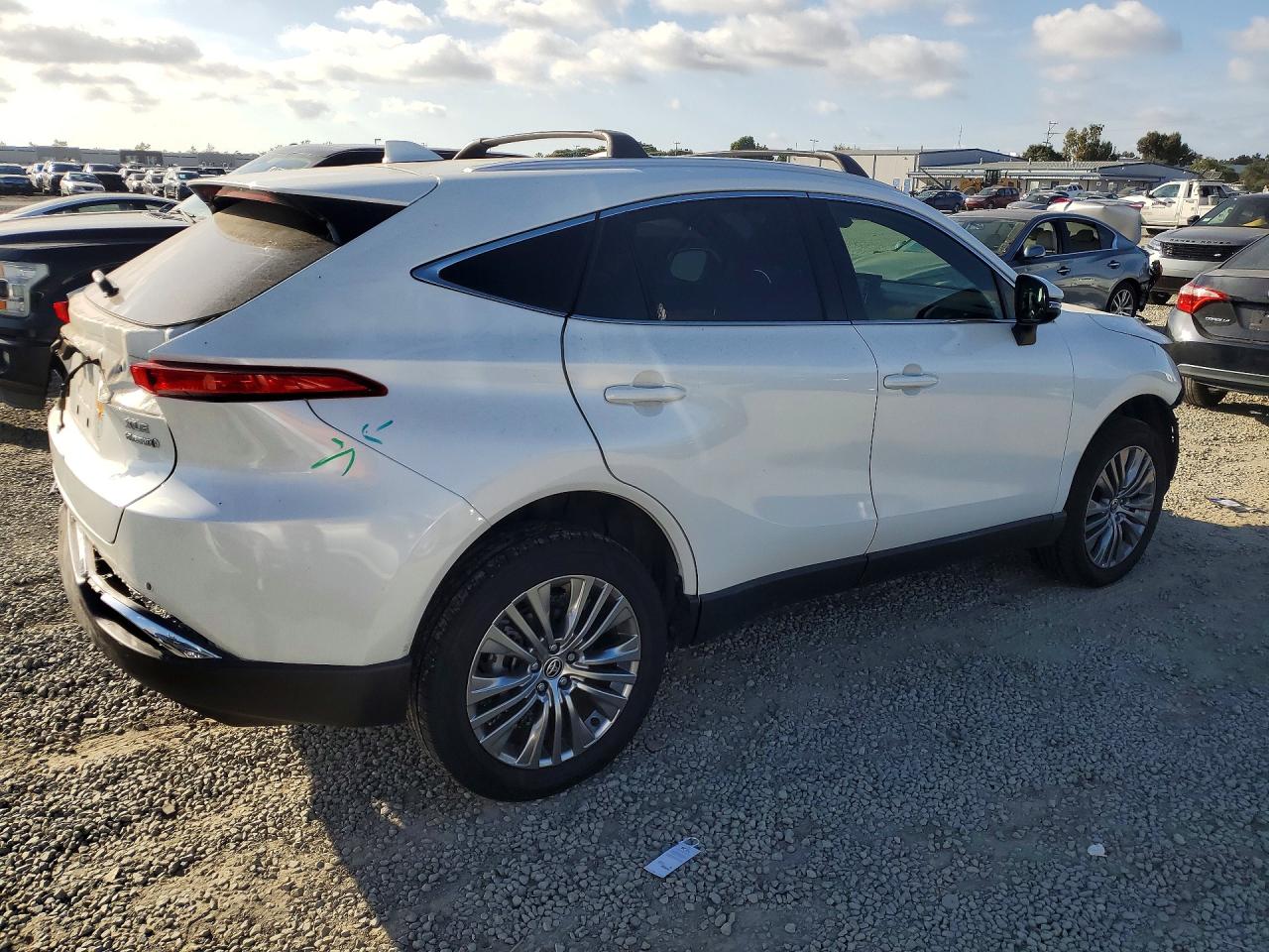 2022 TOYOTA VENZA XLE photo 3