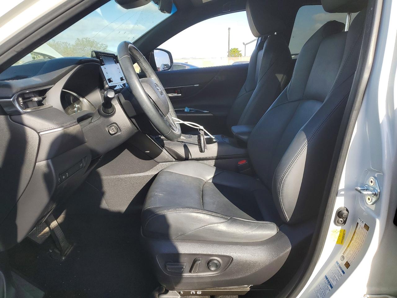 2022 TOYOTA VENZA XLE photo 7
