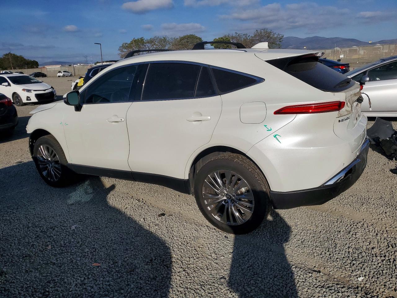 2022 TOYOTA VENZA XLE photo 2