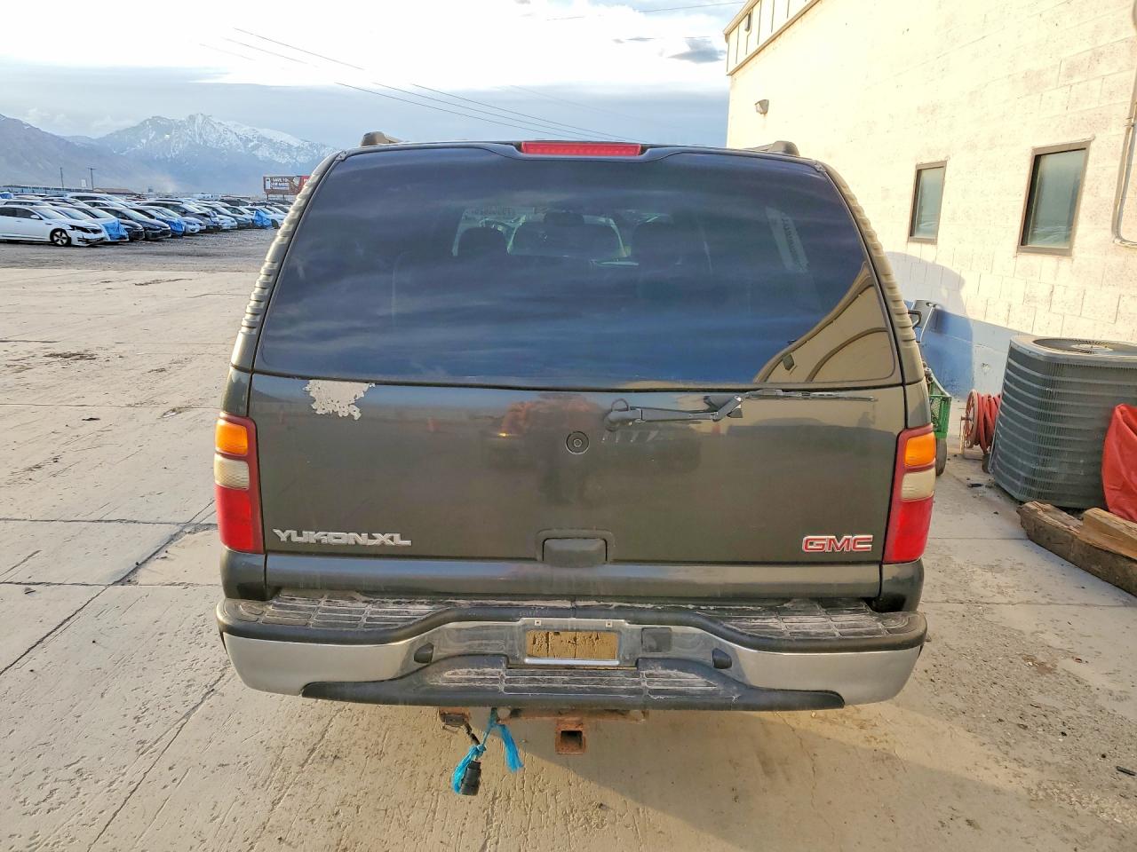 2004 GMC YUKON XL K1500 photo 6