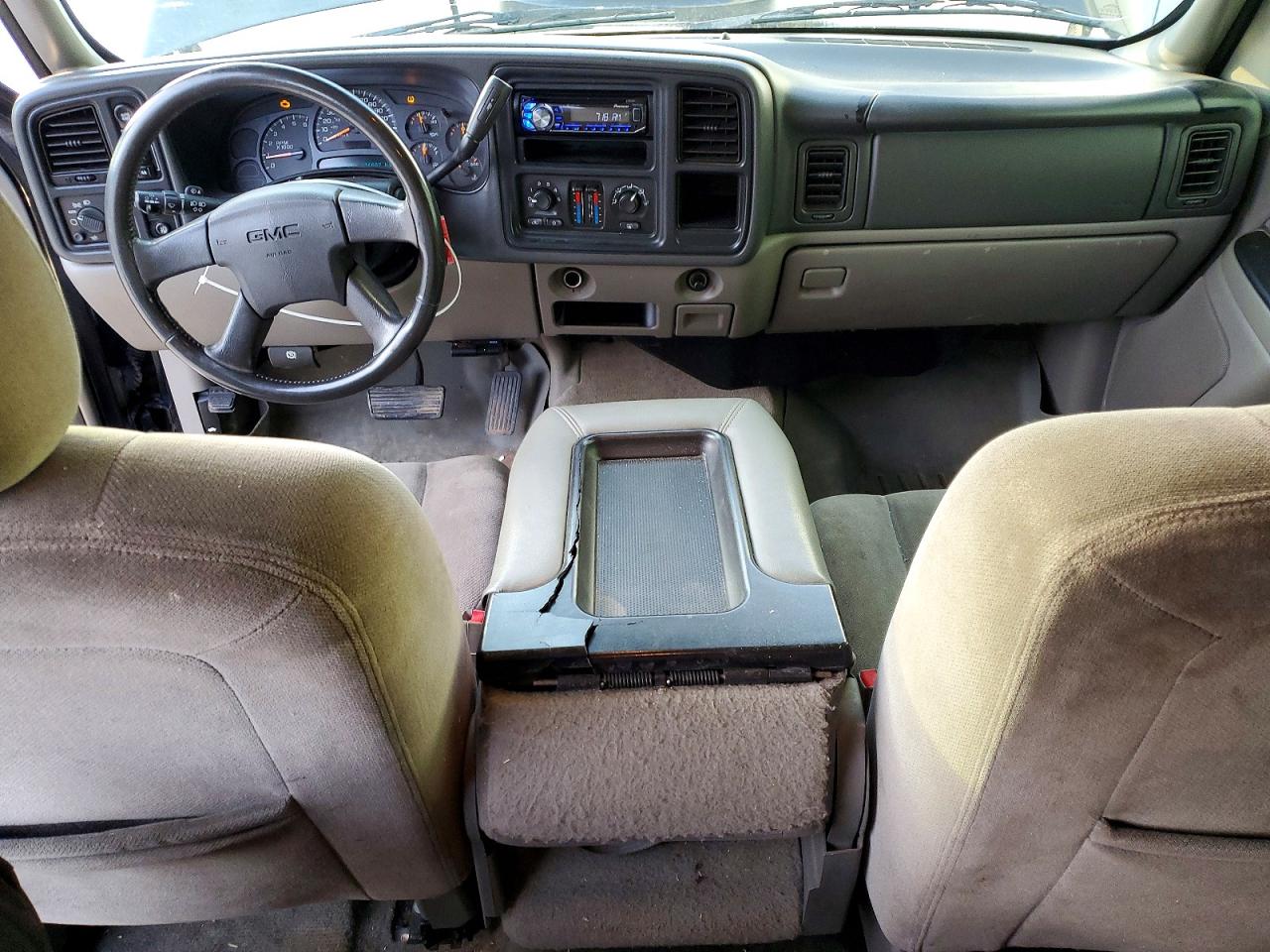 2004 GMC YUKON XL K1500 photo 8