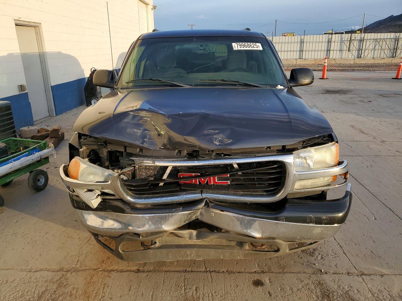 2004 GMC YUKON XL K1500 photo 5