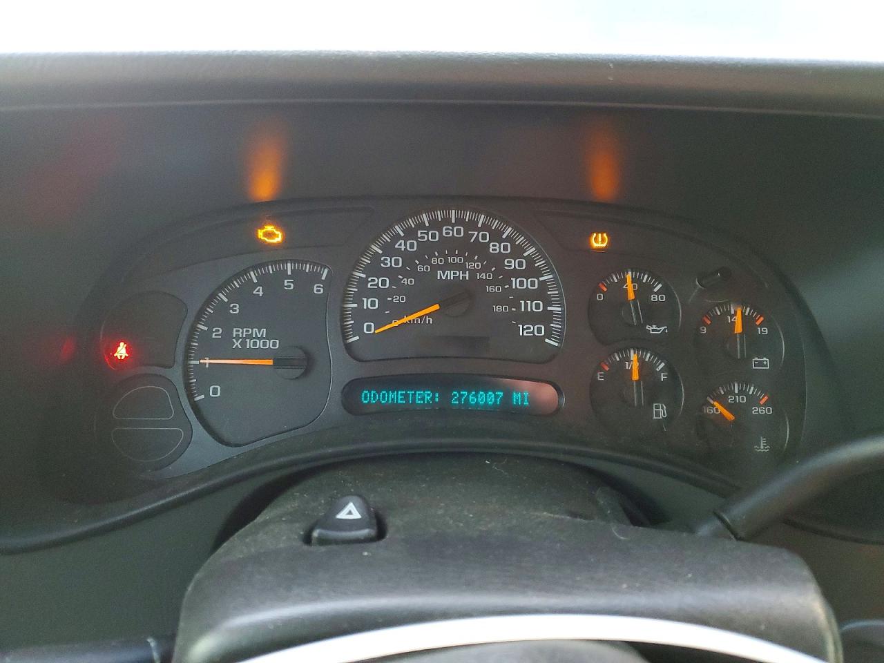 2004 GMC YUKON XL K1500 photo 9
